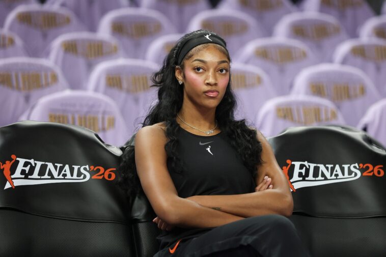 dream-and-valkyries-leave-court-for-national-anthem,-return-seconds-later-at-wnba-finals