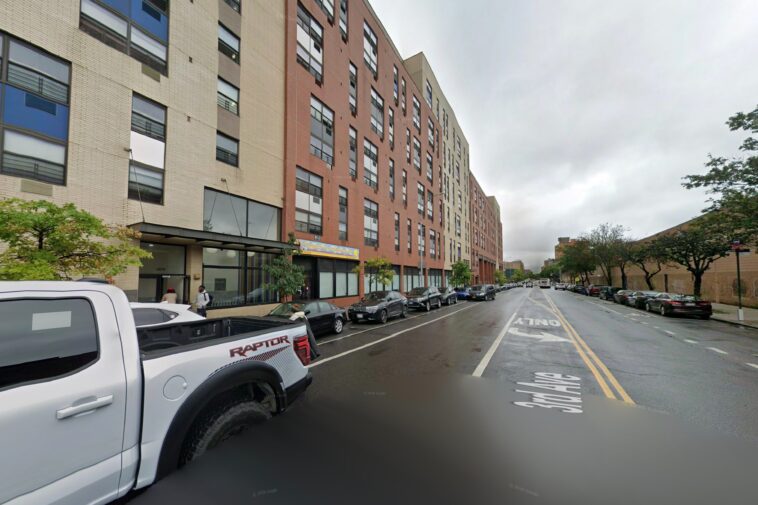 armed-nutjob-barricaded-himself-in-nyc-apartment-after-shooting-two-people:-cops