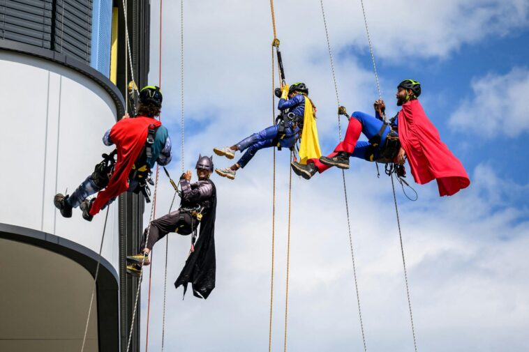 air-force-airman-dies-after-falling-during-pregame-rappelling-demo