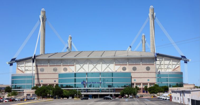 breaking:-airman-dies-in-front-of-tens-of-thousands-in-tragic-navy-utsa-football-game-accident-after-falling-from-rafters
