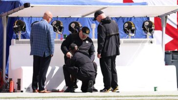 steelers-coach-mike-mccarthy-injures-himself-and-it-was-serious-enough-he-never-got-to-halftime-locker-room