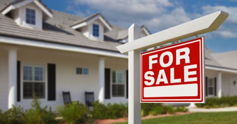 america’s-housing-market-strained-near-breaking-point:-foreclosures-rise,-buyers-retreat