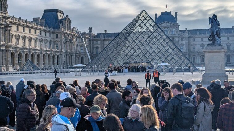 top-tourist-destination-in-the-world-shuts-down-amid-violent-protests