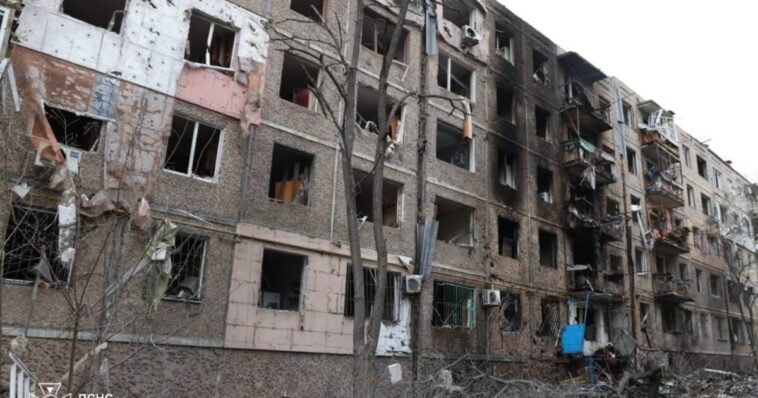 ukraine-field-report:-russian-bombs-kill-six-in-sloviansk-as-strikes-hit-energy-sites-across-ukraine