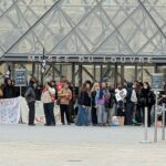agitators-shut-down-the-louvre-as-riots-rock-paris