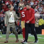 49ers’-mike-evans-exits-monday-night-football-with-non-contact-injury