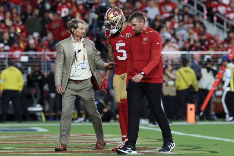 49ers’-mike-evans-exits-monday-night-football-with-non-contact-injury