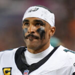 ‘fire-everyone!’-fans-blast-eagles-after-jalen-hurts-played-on-no-sleep-due-to-blood-clots