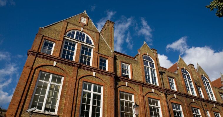 160-uk-schools-evacuated-over-‘allah-akbar’-threat