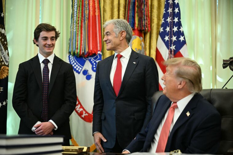 trump-and-vance-want-americans-to-help-hunt-down-fraudsters-—-and-they’re-paying