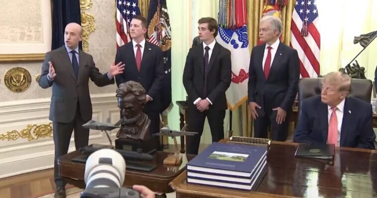 stephen-miller-goes-off-on-third-world-somali-fraudsters-during-oval-office-presser-(video)