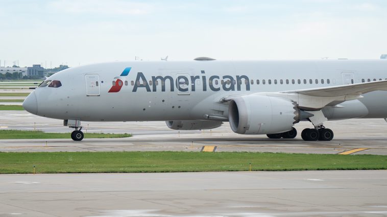 american-airlines-jet-suffers-brake-trouble,-blown-tire-after-landing-at-chicago-o’hare:-faa