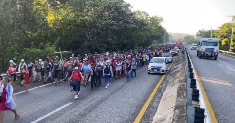 another-massive-migrant-caravan-marches-through-mexico-toward-us-border-–-migrants-say-they-hope-democrats-win-midterm-elections-(video)