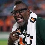 warren-sapp-gets-into-confrontation-with-florida-state-fan-during-tailgate,-tim-mcgraw’s-bronzer-&-dale-art