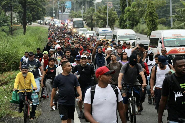 dhs-says-‘zero-chance’-new-migrant-caravan-gets-into-us.-as-group-heads-north-through-mexico
