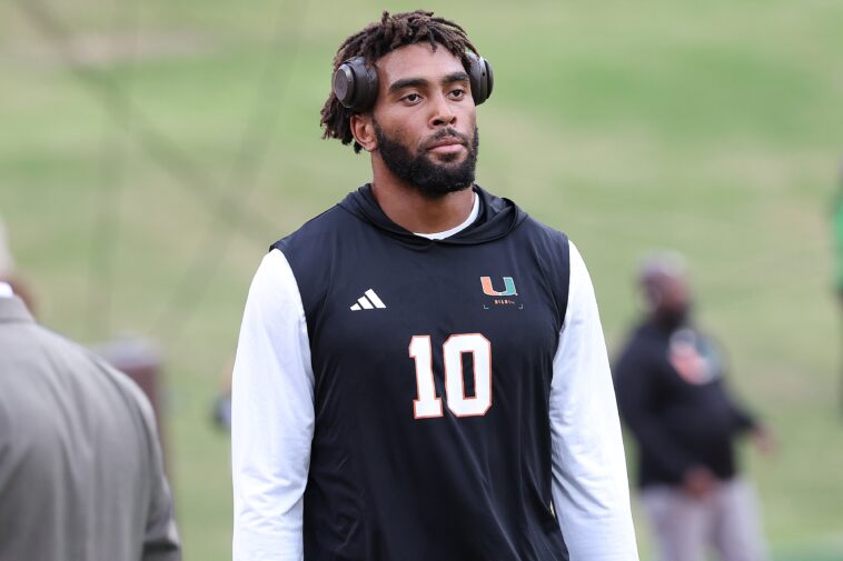 florida-bar-fires-employee-accused-of-sending-racist-messages-to-miami-football-player