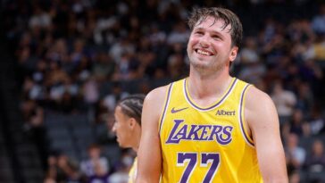 luka-doncic-buys-out-entire-parking-lot-to-give-lakers-fans-free-parking-for-season-opener