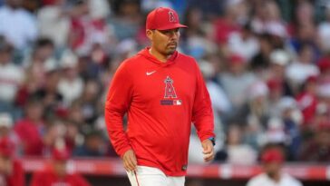 kurt-suzuki-one-and-done-with-angels-after-first-100-loss-season-as-moreno-era-nears-end