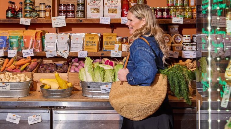 americans-are-making-costly-grocery-mistake-even-before-entering-the-store,-expert-warns