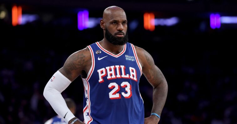lebron-james-gets-roasted-for-disrespect-to-national-anthem:-‘this-is-how-he-shows-his-gratitude’