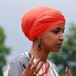 internet-sleuths-deduce-ilhan-omar’s-likely-location-using-tiny-background-detail-in-viral-video:-a-mysterious-‘somali’-center