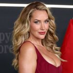 paige-spiranac-&-former-peloton-instructor-show-women-how-to-tee-a-golf-ball,-nhl-fan-fight-&-dump-dinners