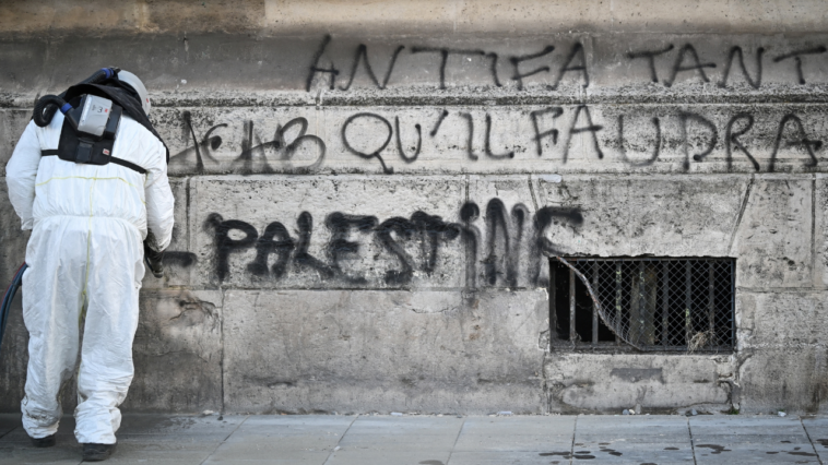 fox-news-‘antisemitism-exposed’-newsletter:-french-jews-forced-into-hiding-as-rioters-terrorize-streets