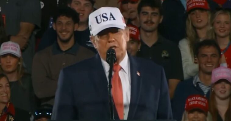 president-trump-goes-off-script-–-starts-talking-man’s-a$$-“like-pile-of-muscle…-then-i-looked-at-his-legs-and-i-said,-his-feet-are-big!”-(video)