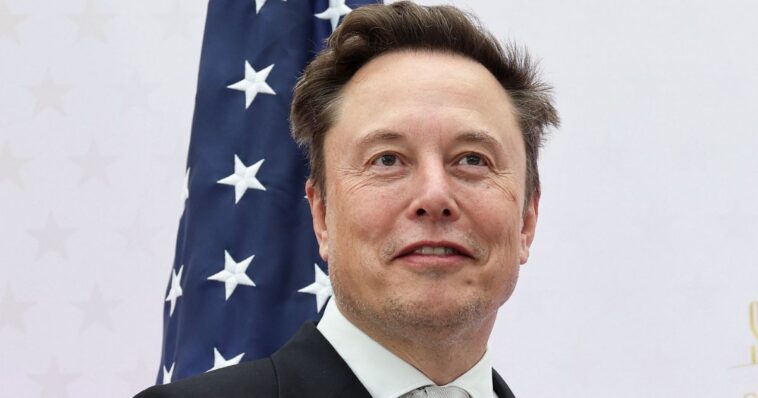 elon-musk-acquires-$1-billion-stake-in-cnn’s-parent-company