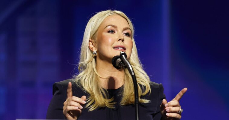 white-house-wants-karoline-leavitt’s-help-finding-new-press-secretary-after-katie-zacharia-disaster