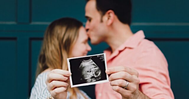 cdc:-us.-fertility-rate-hit-new-‘record-low’-in-2025