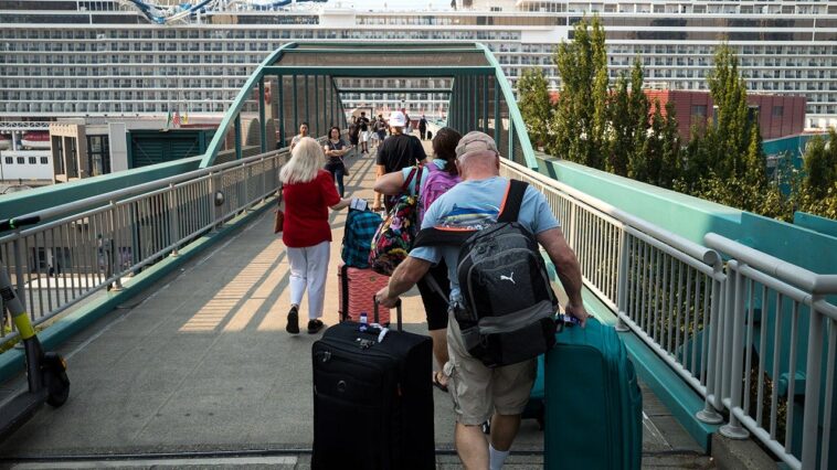 thousands-booked-tropical-bahamas-cruise-and-ended-up-in-freezing-canada-instead
