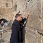 beverly-hills-school-board-candidate-under-fire-over-messages-mocking-trustee’s-visit-to-jewish-holy-site
