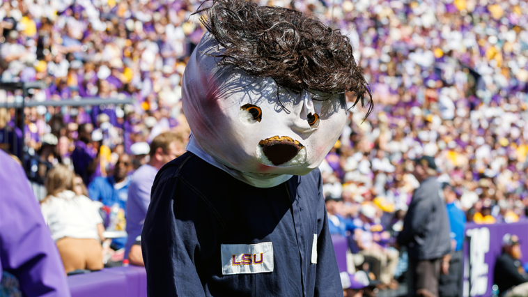 lsu’s-mike-the-tiger-stalks-referee-while-dressed-as-michael-myers,-appears-to-be-steered-away-by-staffer