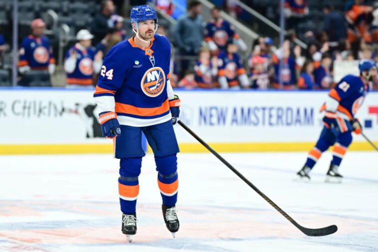 scott-mayfield-has-no-interest-in-moving-on-from-islanders-despite-benching