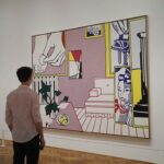 the-interplay-of-pop-art-and-exhibition-through-lichtenstein’s-color-filled-brilliance