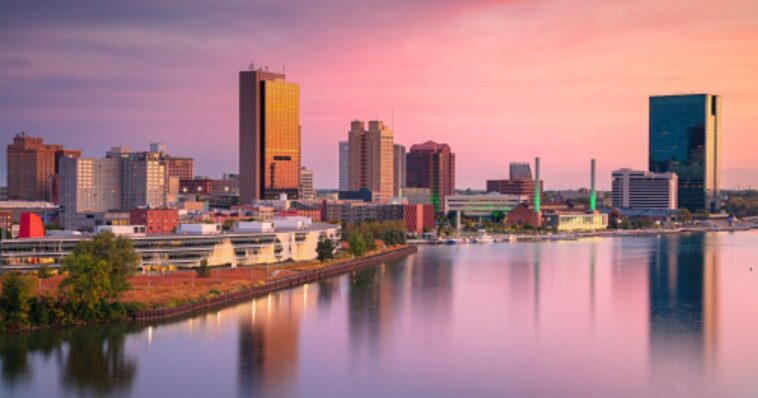 mystery-chemical-leak-forces-toledo-residents-from-homes-as-hazmat-crews-scramble