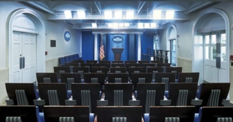 trump-says-he-may-boot-fake-news-to-‘less-obnoxious’-spot,-but-won’t-restore-old-white-house-pool