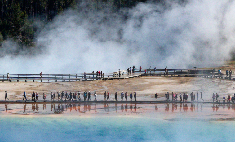 reckless-visitors-are-destroying-yellowstone’s-iconic-thermal-pools-with-trash