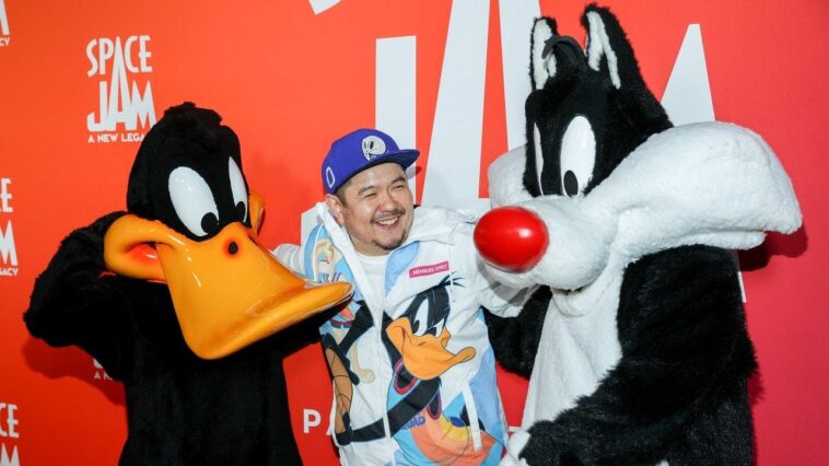 eric-bauza,-‘looney-tunes’-voice-actor-behind-bugs-bunny-and-daffy-duck,-dead-at-46