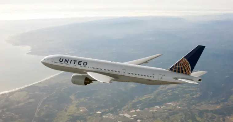 united-airlines-flight-en-route-to-newark-makes-u-turn-back-to-vegas-after-passenger-caught-texting-about-hijacking-plane