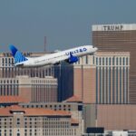 united-airlines-flight-immediately-turns-around-after-flight-attendant-spots-passenger’s-concerning-text-message