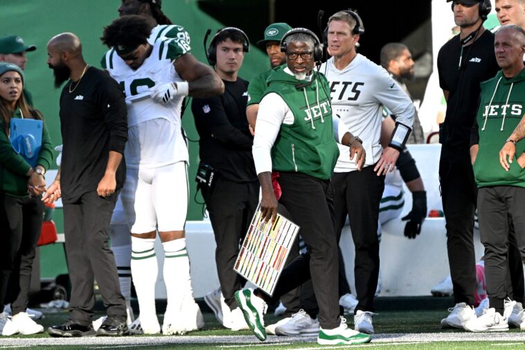 now’s-not-time-for-jets-to-fire-aaron-glenn-—-even-if-he’s-failing-at-coaching’s-most-basic-tenent