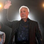 tom-jones-struck-with-illness,-cancels-la-show-at-the-greek