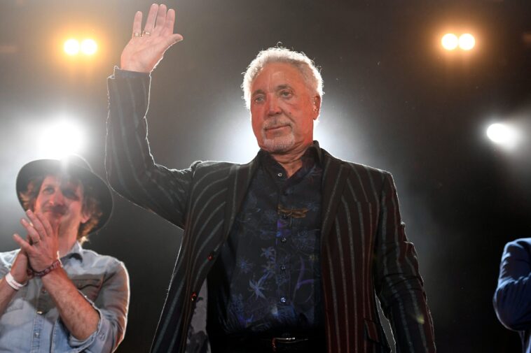 tom-jones-struck-with-illness,-cancels-la-show-at-the-greek