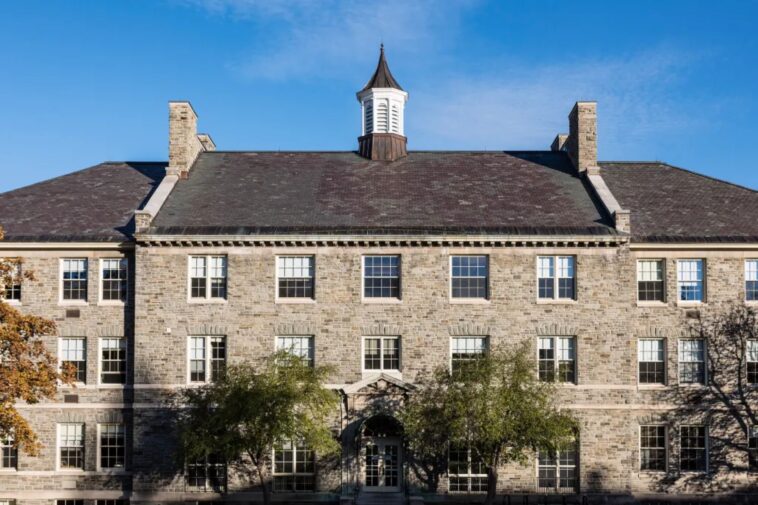 colgate-lacrosse-team-suspended-over-mysterious-‘electronic-communications’