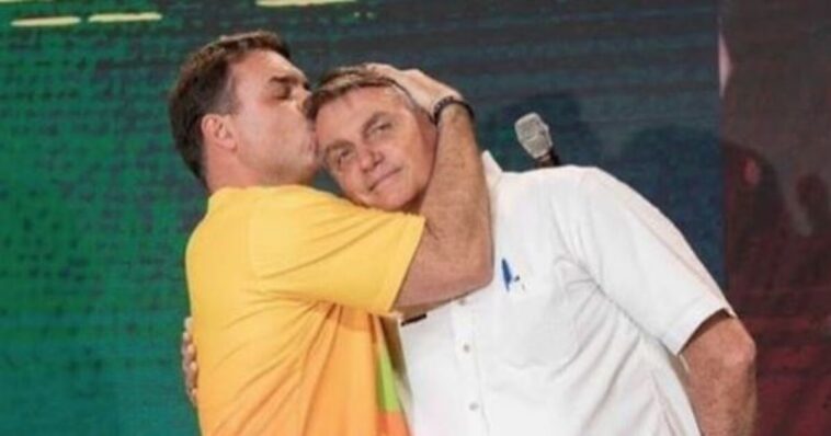 flavio-bolsonaro-releases-statement-from-florida,-thanks-president-milei-and-president-trump-–-“to-you-who-voted-for-me-and-dream-of-change:-we-are-not-defeated-and-not-alone”