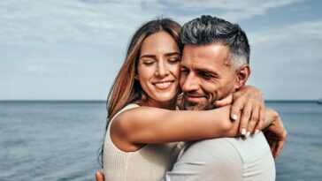 can-a-woman-be-friends-with-a-hot-guy-without-being-romantic?-expert-pinpoints-warning-signs