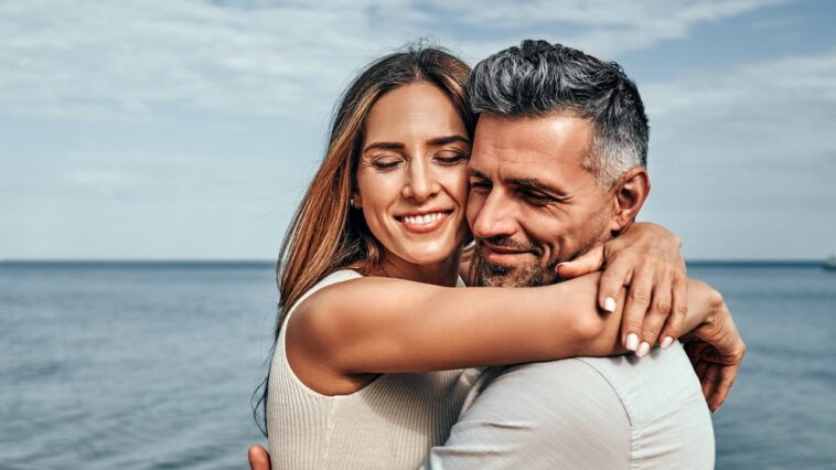 can-a-woman-be-friends-with-a-hot-guy-without-being-romantic?-expert-pinpoints-warning-signs