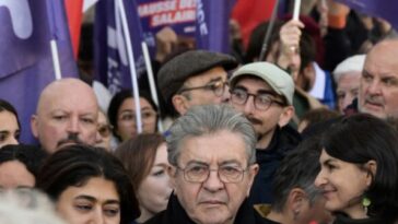 far-left-presidential-candidate-melenchon-leads-paris-protest-as-police-warn-of-‘insurrectional’-halloween-night